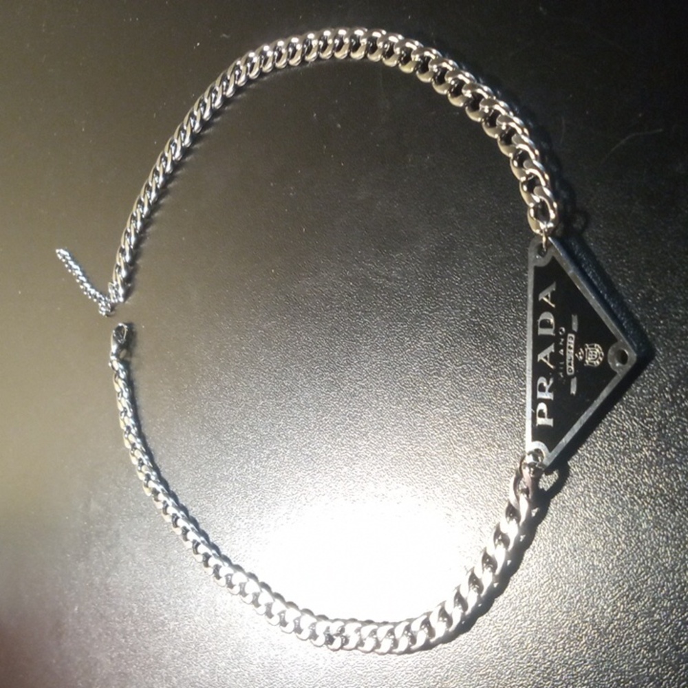 WOMEN'S PRADA SILVER BLACK PENDANT CHAIN